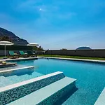 Oludeniz 4 Bedroom Luxury - Private Pool And Garden