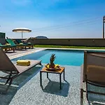 Oludeniz 4 Bedroom Luxury - Private Pool And Garden Fethiye