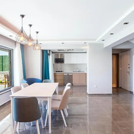 Oludeniz 4 Bedroom Luxury - Private Pool And Garden Vilă