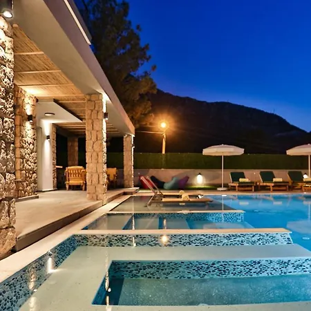 Oludeniz 4 Bedroom Luxury - Private Pool And Garden Vilă *