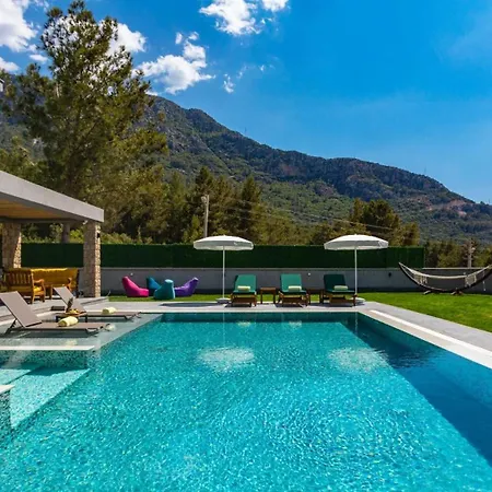 Oludeniz 4 Bedroom Luxury - Private Pool And Garden Vilă