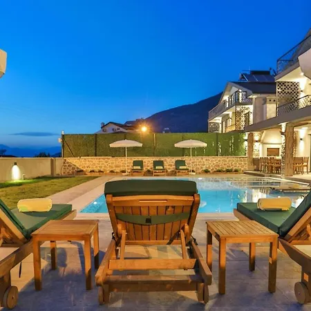Oludeniz 4 Bedroom Luxury - Private Pool And Garden Vilă