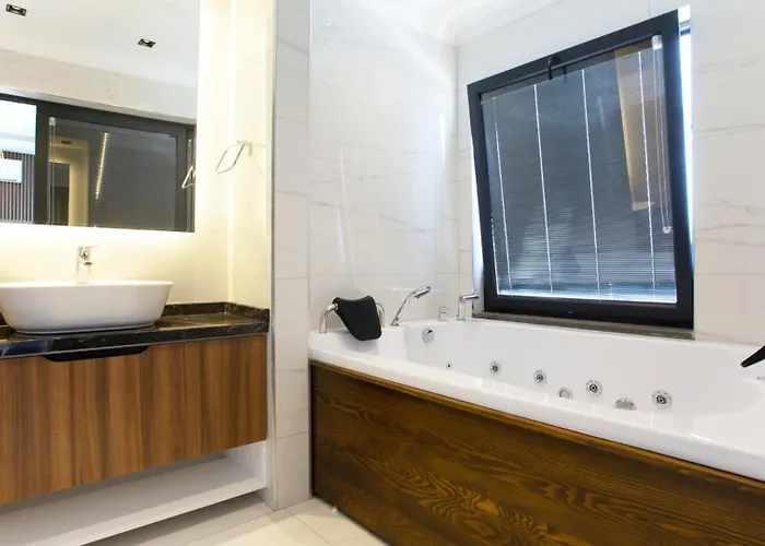 Oludeniz 4 Bedroom Luxury - Private Pool And Garden Fethiye