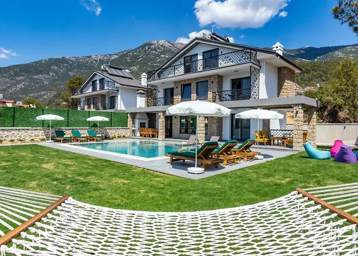 Villa Oludeniz 4 Bedroom Luxury - Private Pool And Garden Fethiye