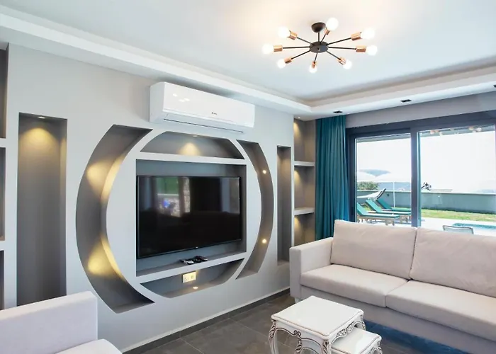 Oludeniz 4 Bedroom Luxury - Private Pool And Garden Fethiye