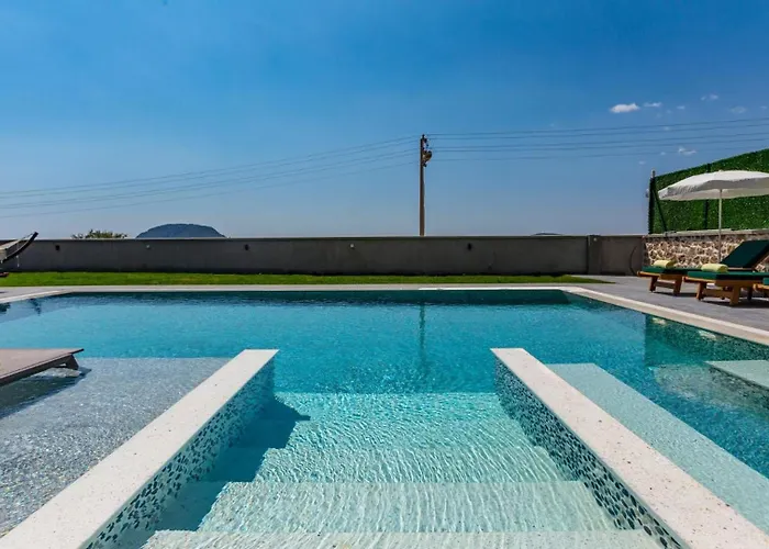 Oludeniz 4 Bedroom Luxury - Private Pool And Garden Villa