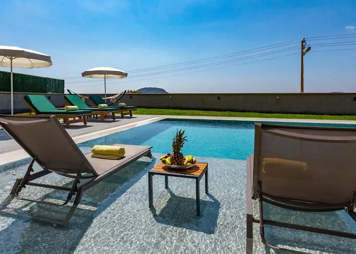 Oludeniz 4 Bedroom Luxury - Private Pool And Garden Фетхие