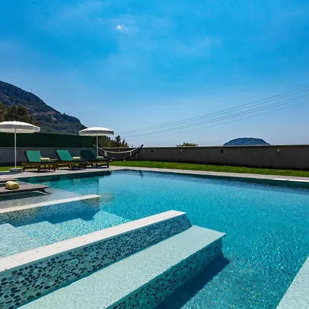 Oludeniz 4 Bedroom Luxury - Private Pool And Garden